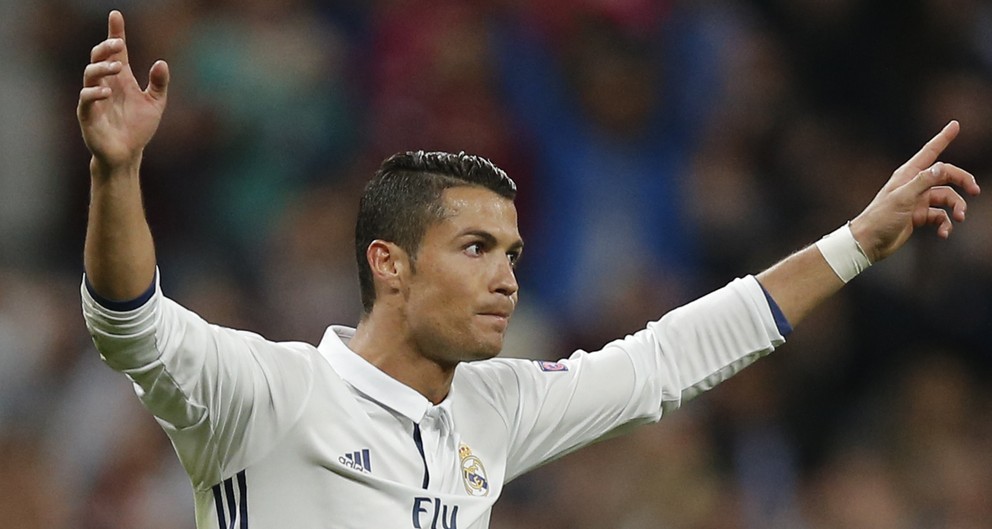 Cristiano Ronaldo po svojom góle zdvihol ruky nad hlavu, čím sa ospravedlňoval fanúšikom Sportingu Lisabon, kde v mladom veku hrával.