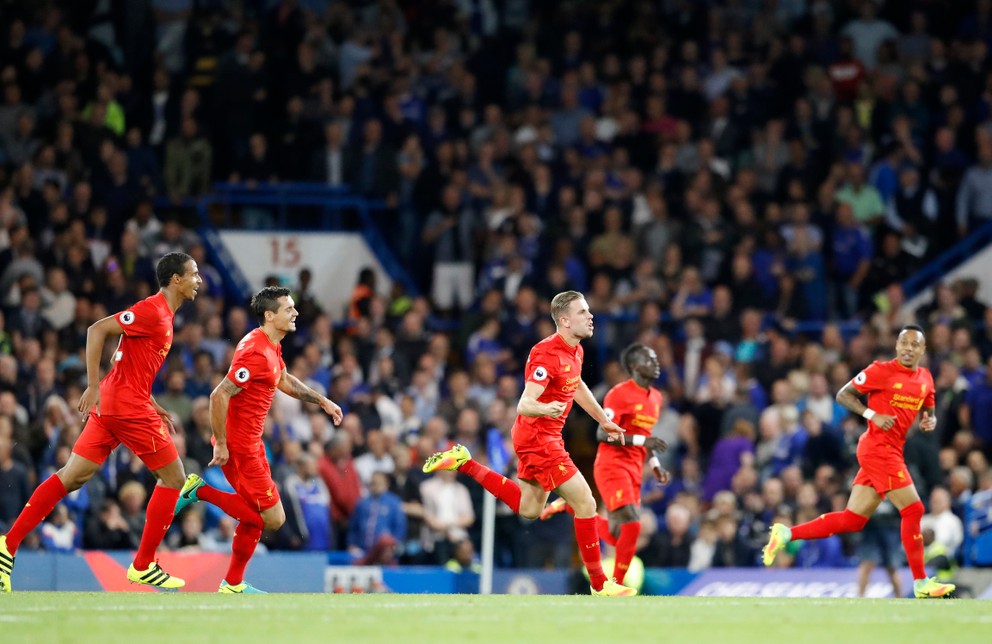 Víťazný gól Liverpoolu dal Jordan Henderson (uprostred).