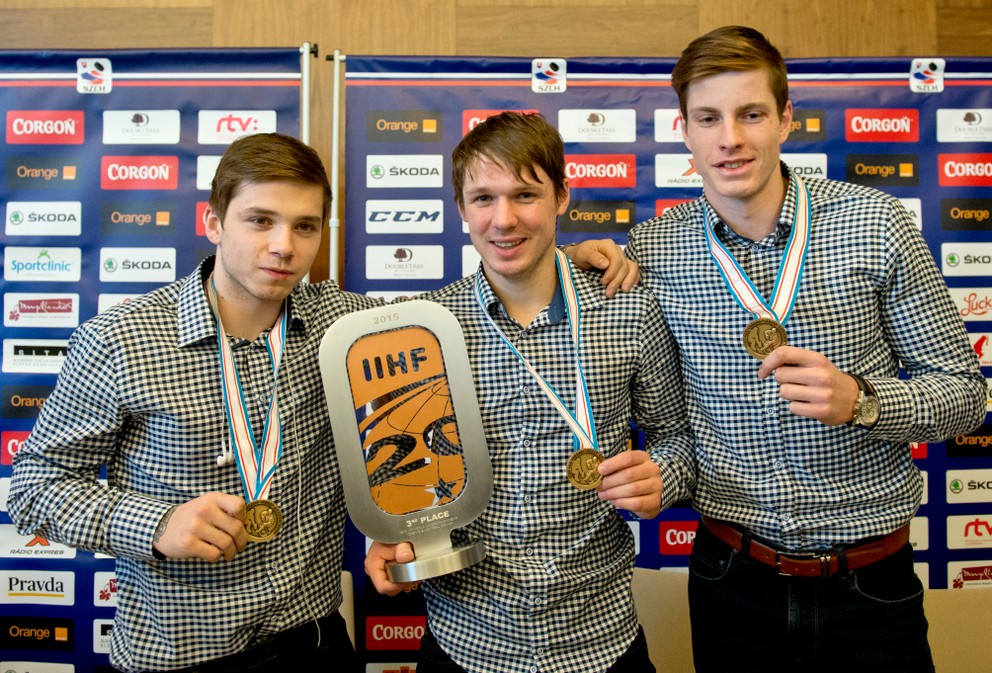 Peter Cehlárik (vpravo) bol súčasťou úspešného tímu do 20 rokov, ktorý získal v zámorí bronz.