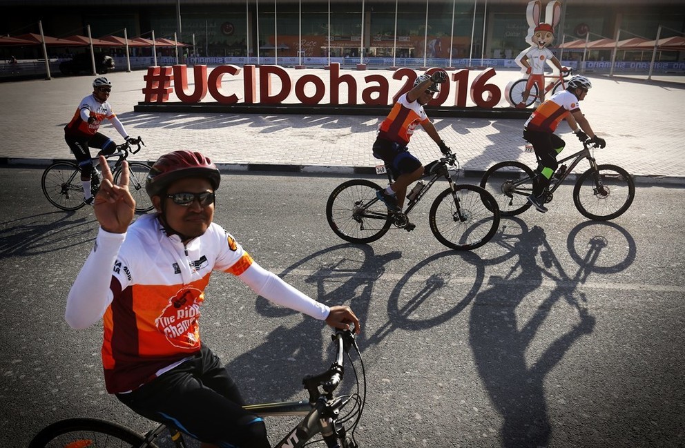 Cyklisti prešli rôznymi časťami Perly Kataru a finišovali na tom istom mieste, na ktorom budú šprintovať o medaily muži v kategórii elite.