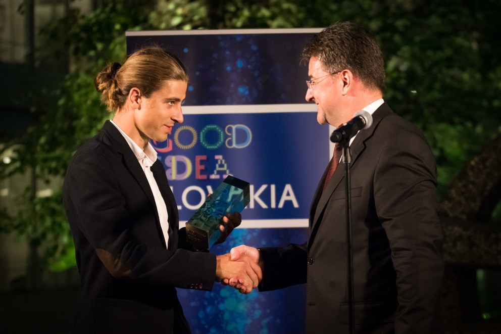Peter Sagan si ocenenie prebral z rúk ministra zahraničných vecí Miroslava Lajčáka.