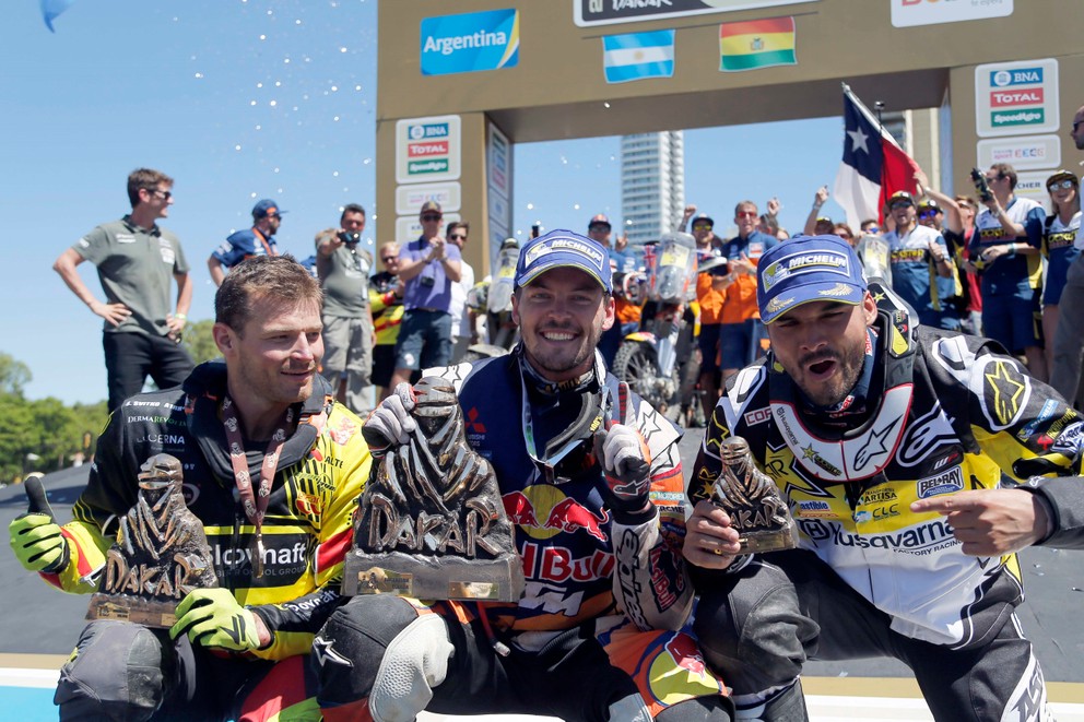 Traja najlepší jazdci v kategórii motocyklov z Rely Dakar 2016 (zľava) Štefan Svitko, Toby Price a Pablo Quintanilla.