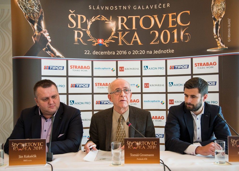 Na snímke zľava Ján Kakaščík z B&D Agency, predseda Klubu športových redaktorov (KŠR) Tomáš Grossman a Marek Jusko z B&D Agency.