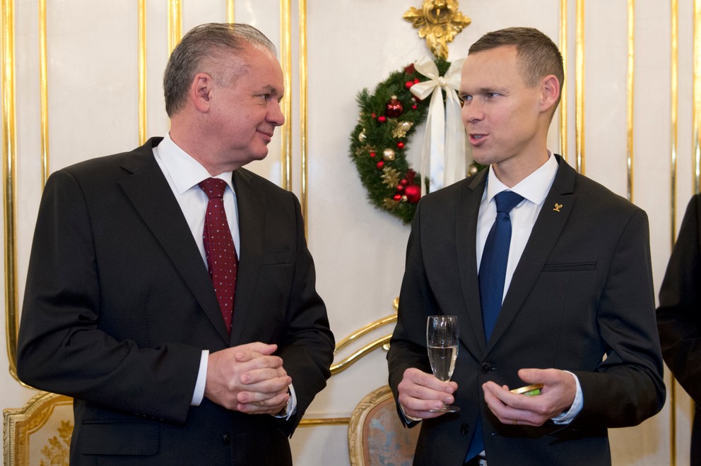 Matej Tóth debatuje s prezidentom Andrejom Kiskom.