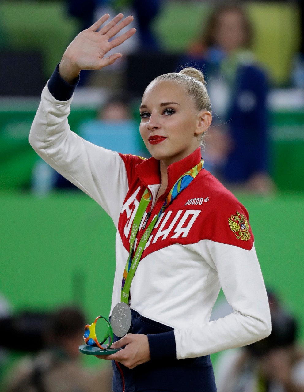 V histórii modernej gymnastiky ju porovnávajú s jej krajankami a hviezdami tohto športu z minulosti Alinou Kabajevovou a Jevgenijou Kanajevovou.