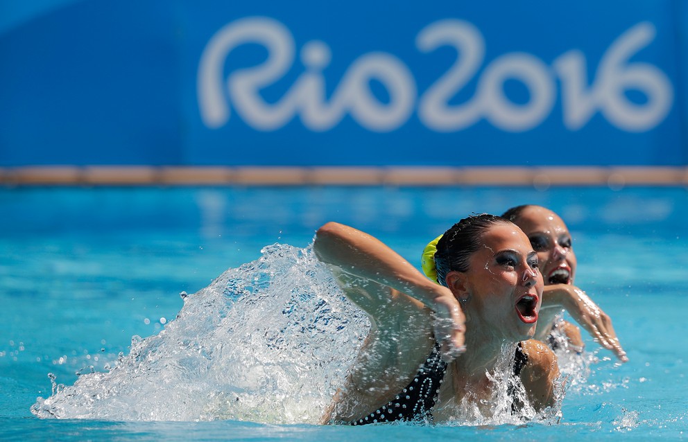 Slovenské akvabely Naďa Daabousová a Jana Labáthová počas kvalifikácie súťaže párov na OH v Riu de Janeiro 15. augusta 2016.