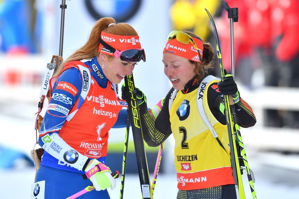 Laura Dahlmeierová (vpravo) a Gabriela Koukalová súperili spolu o najvyššie pozície aj v uplynulých pretekoch svetového šampionátu.