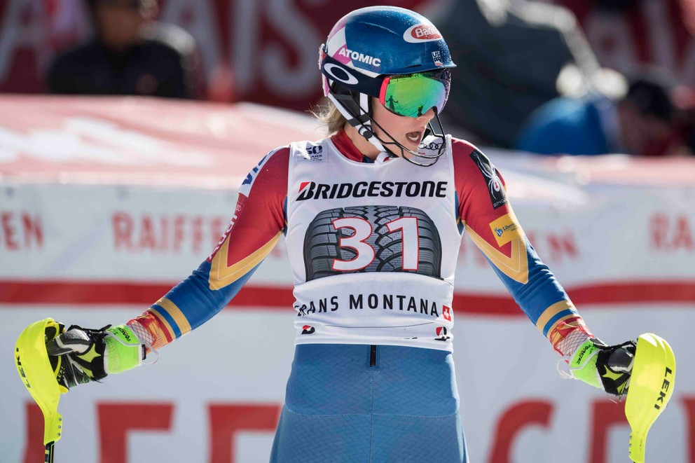 Americká lyžiarka Mikaela Shiffrinová v cieli slalomu kombinácie Svetového pohára vo švajčiarskej Crans Montane.