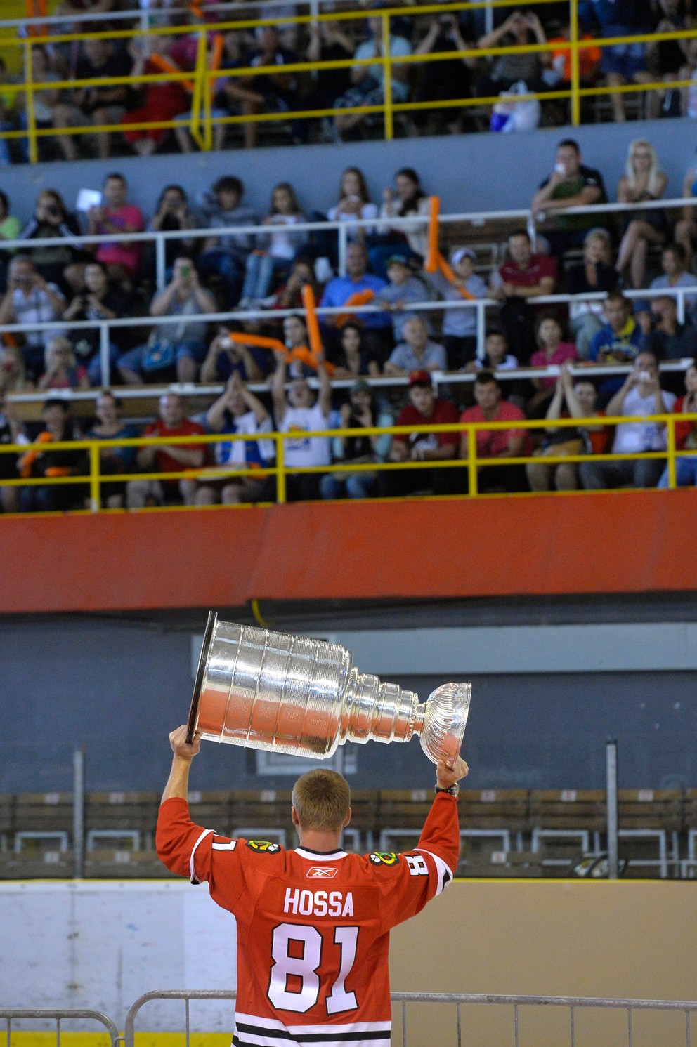 Pred pár rokmi sa fanúšikovia na trenčianskom štadióne dívali, ako tamojší odchovanci zdvíhajú nad hlavy Stanley Cup. Teraz sa budú dívať na zápasy play-out.