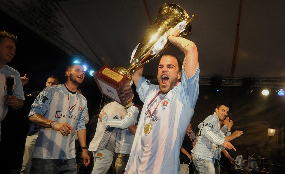 Filip Šebo získal slovenský titul s FC Artmedia Petržalka aj so Slovanom Bratislava. 