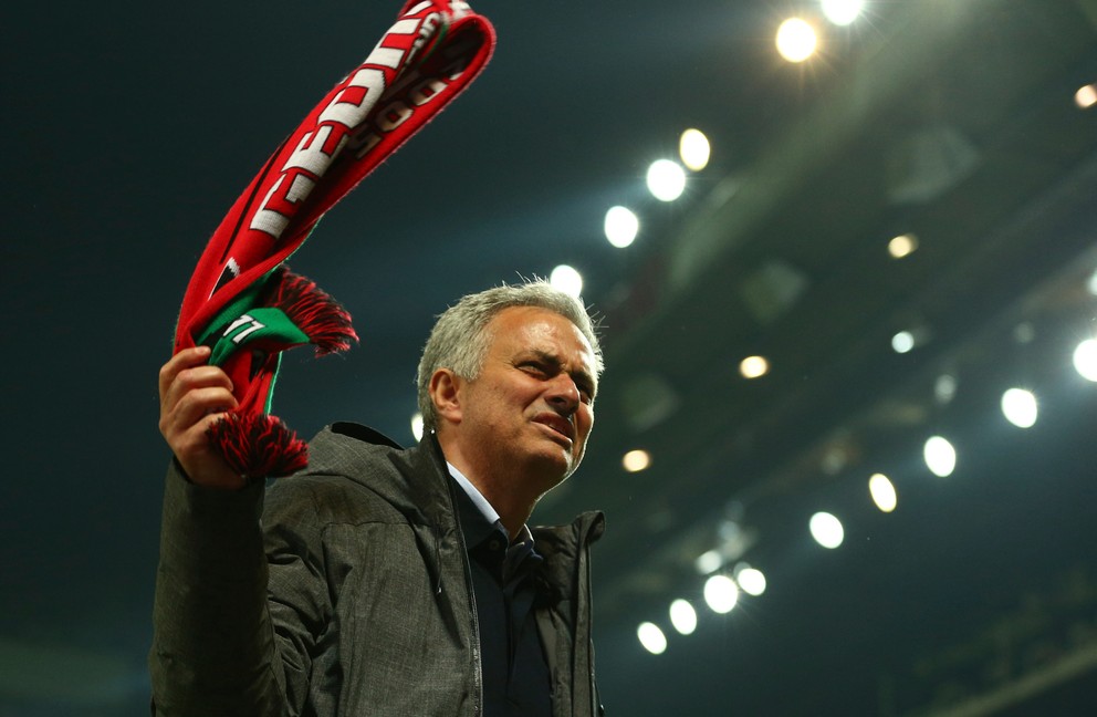Tréner Manchesteru United José Mourinho sa teší z postupu do finále Európskej ligy.