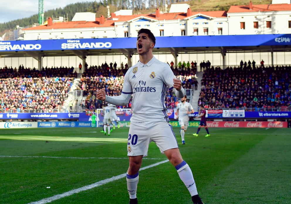 Marco Asensio sa v konkurencii Realu Madrid nestratil.