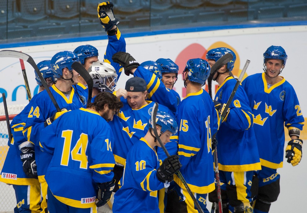 Hráči Švédska oslavujú postup do semifinále.