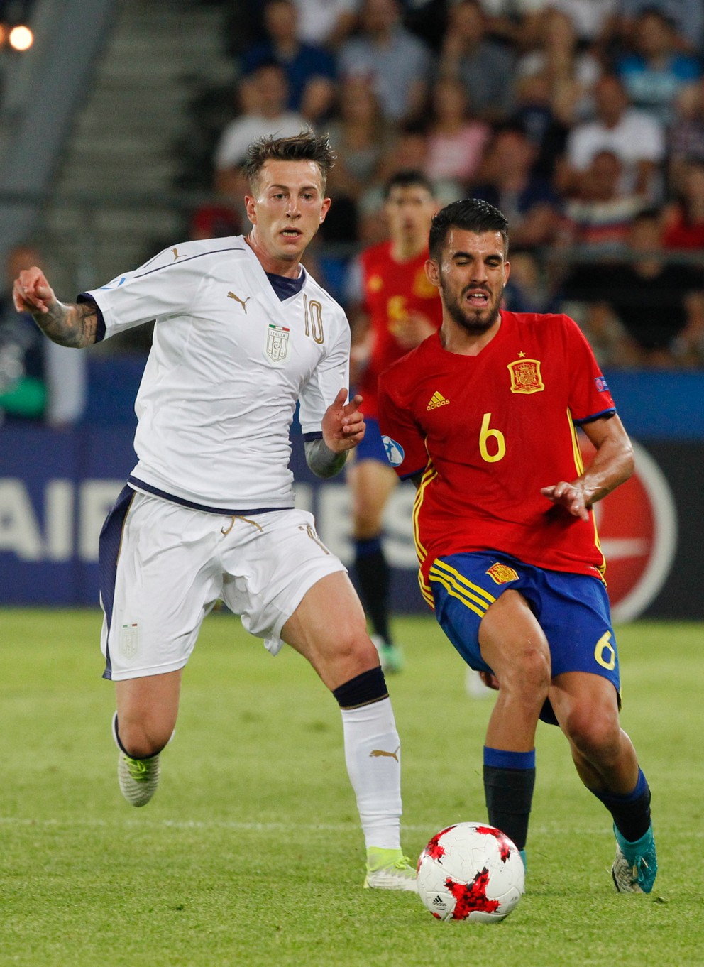 Dani Ceballos (vpravo) sa stal najlepším hráčom nedávnych majstrovstiev Európy vo futbale hráčov do 21 rokov.