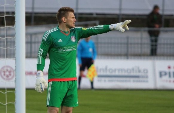 Na ilustračnej snímke brankár železiarov Martin Kuciak.