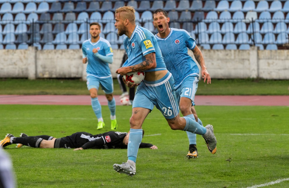 Jakub Mareš (Slovan) oslavuje svoj úvodný gól.