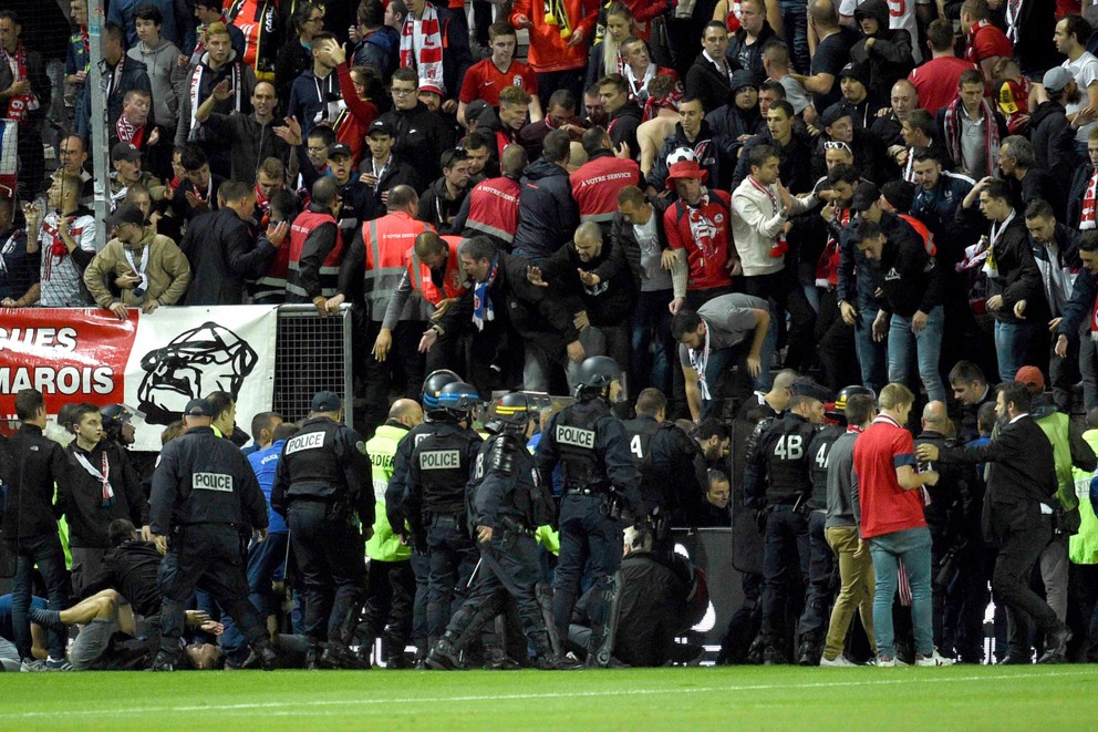 ŽIadny zo zranených by nemal byť v ohrození života.