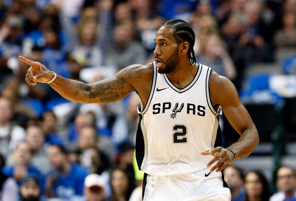Kawhi Leonard v zápase proti Dallasu.
