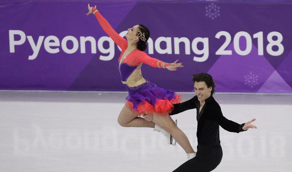 Lucie Myslivečková a Lukáš Csölley počas krátkeho tanca na ZOH v Pjongčangu.