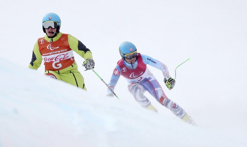 Na snímke slovenský paralympijský reprezentant v alpskom lyžovaní Jakub Krako (vpravo) a jeho navádzač Branislav Brozman.