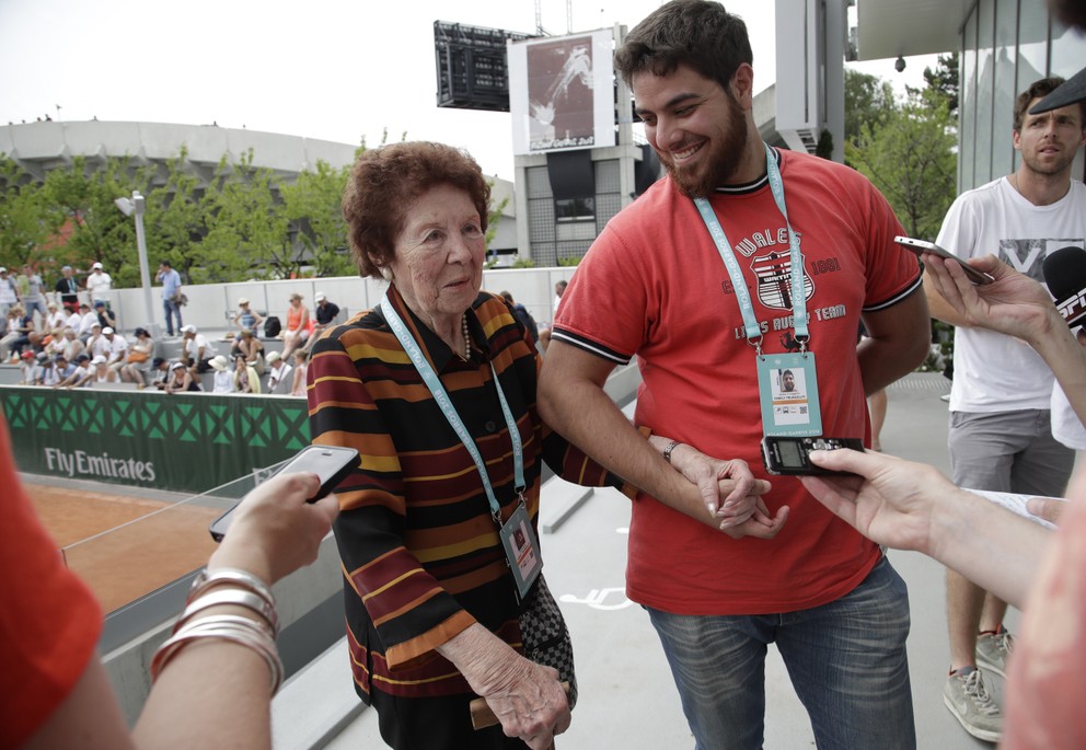 Babka Marca Trungellitiho (vľavo) Dafne Bottová a brat André.