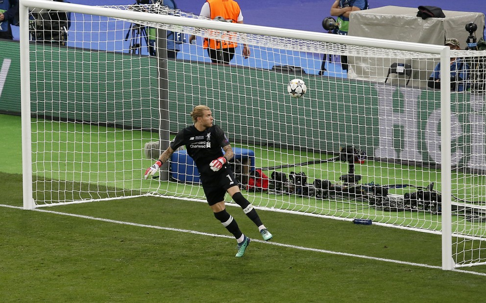 Brankár Liverpoolu Loris Karius počas finále Ligy majstrov.