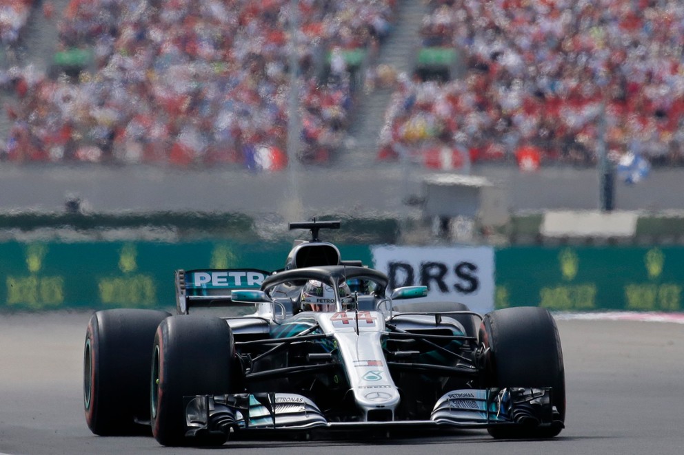 Lewis Hamilton jazdil suverénne.