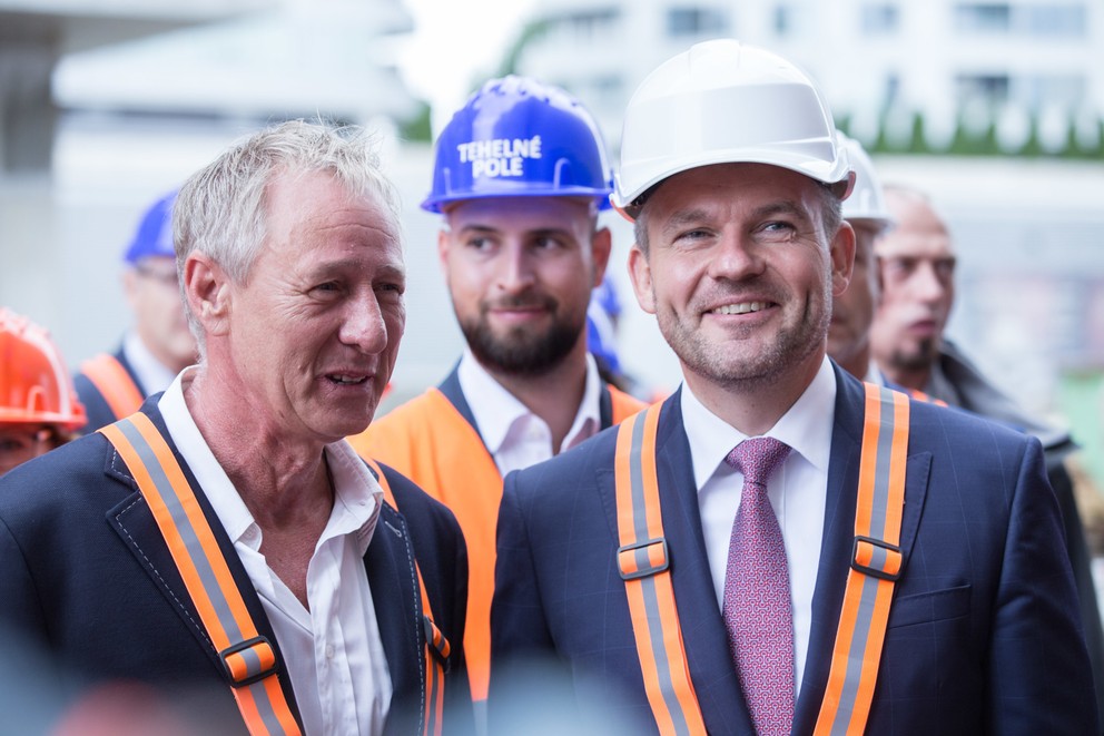 Zľava Ivan Kmotrík starší, Ivan Kmotrík mladší a Peter Pellegrini.