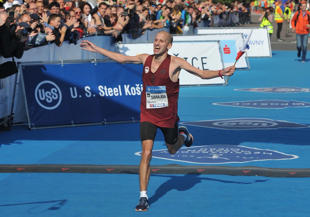 Najrýchlejší Slovák Tibor Sahajda v cieli 95. ročníka Medzinárodného maratónu mieru v Košiciach. 