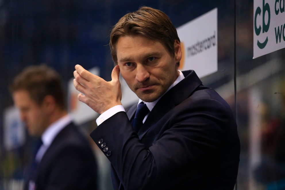 Na snímke tréner Slovana Vladimír Országh.