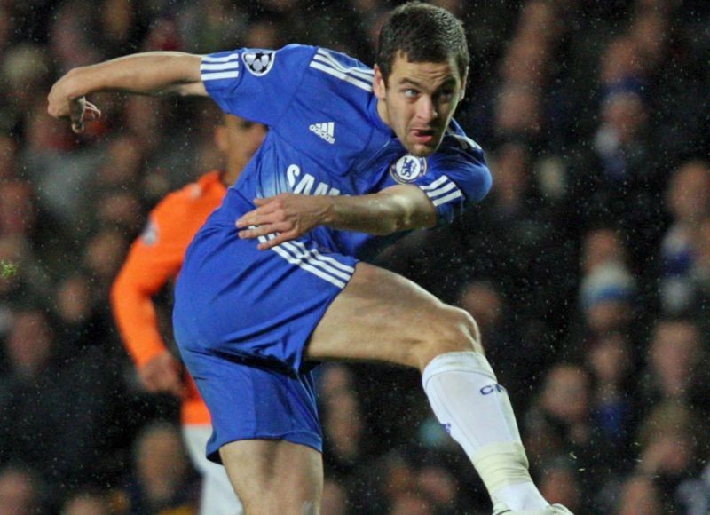 Na archívnej snímke z 8. decembra 2009 Joe Cole v drese Chelsea.