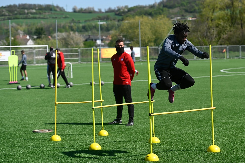 Futbalisti Trenčína začali trénovať spoločne.