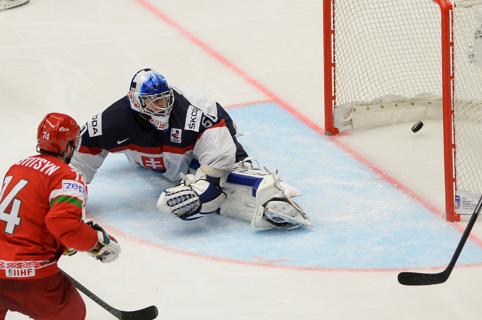 Sergej Kosticyn si zahral aj proti Slovensku. Na MS 2015 v hokeji prekonal brankára Jána Laca.