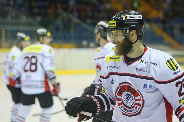Michal Handzuš sa stále rozhoduje, či bude pokračovať v kariére.