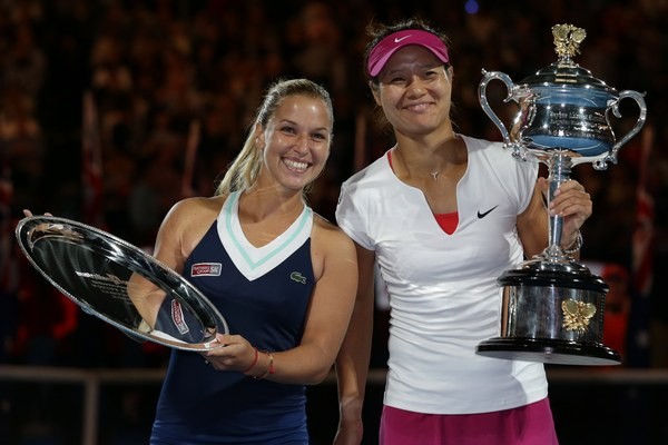 Dominika Cibulková a Li Na po finále na Australian Open 2014.