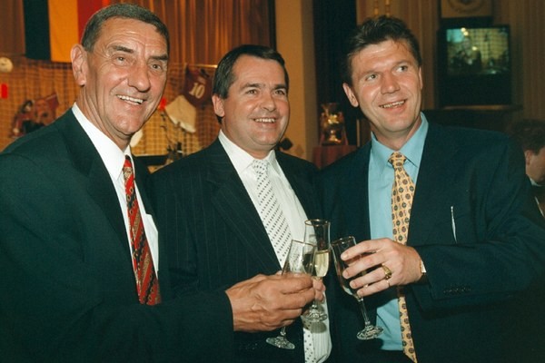 Zľava: Andrej Kvašňák, Alexander Rezeš a Jozef Chovanec v roku 1998.