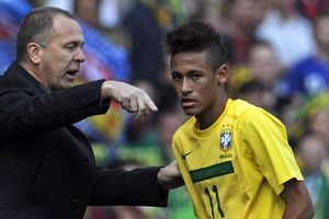 Neymar a tréner Brazílie Mano Menezes.