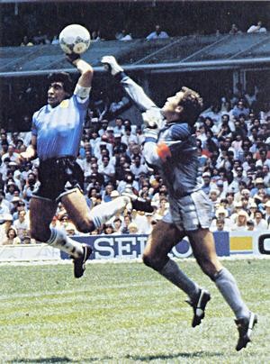 Božia ruka Diega Maradonu