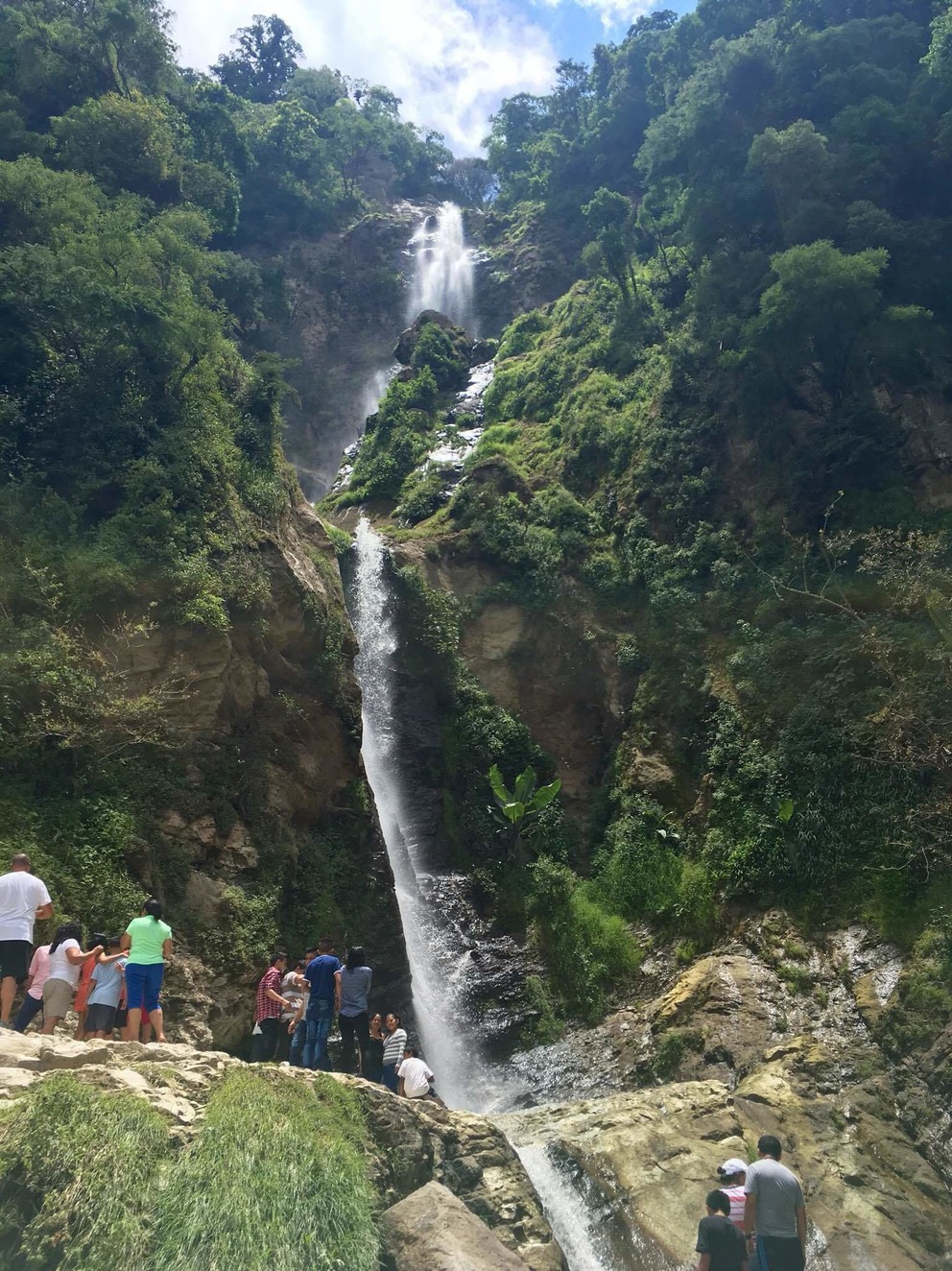 Vodopád v Guatemale. Zaujme množstvo turistov.