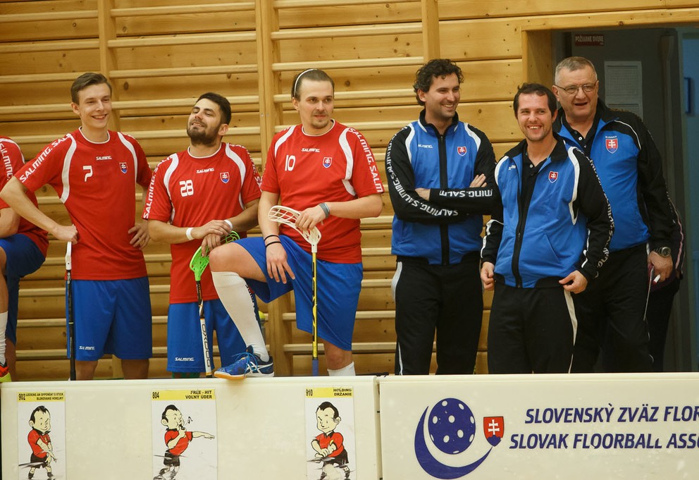Lavička bola počas zápasov s Maďarskom spokojná, v strede s číslom 10 ďalší z košických adeptov na účasť na MS Michal Kročko z ATU.
