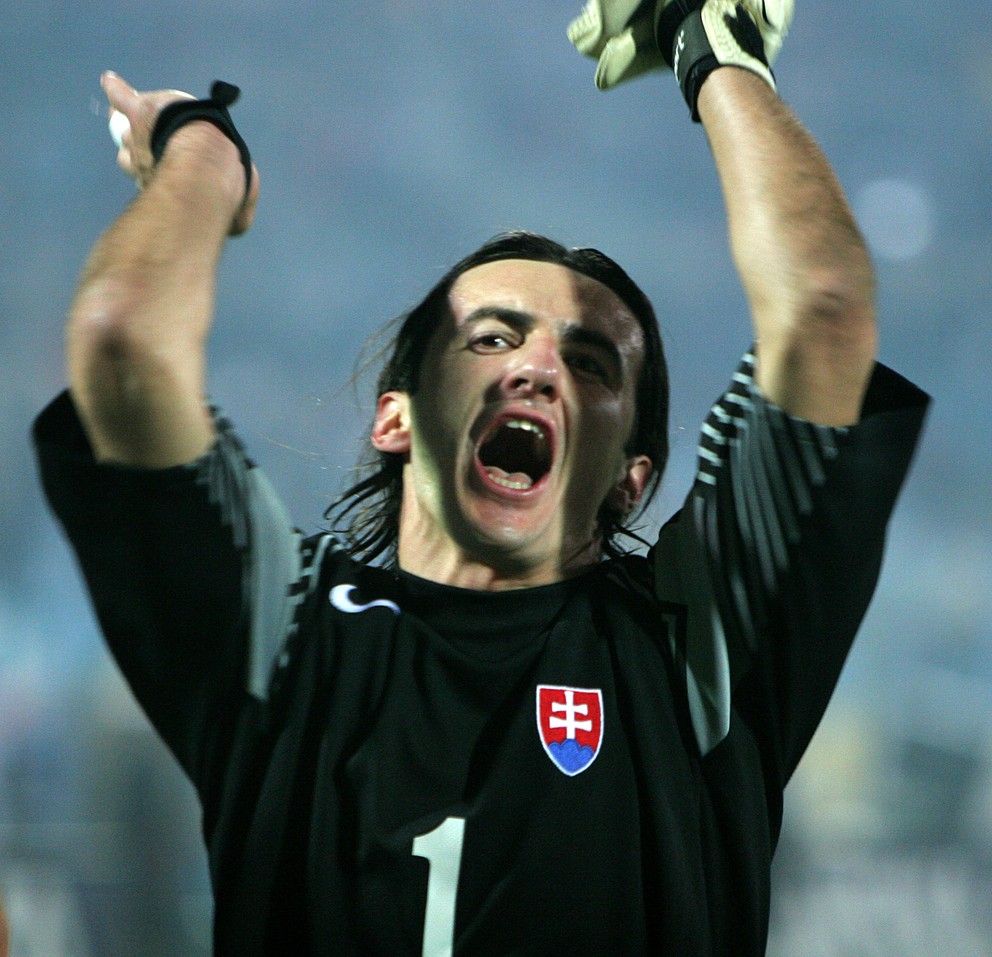 V reprezentácii odchytal 34 zápasov. Kamil Čontofalský sa takto tešil z postupu do baráže o MS 2006.