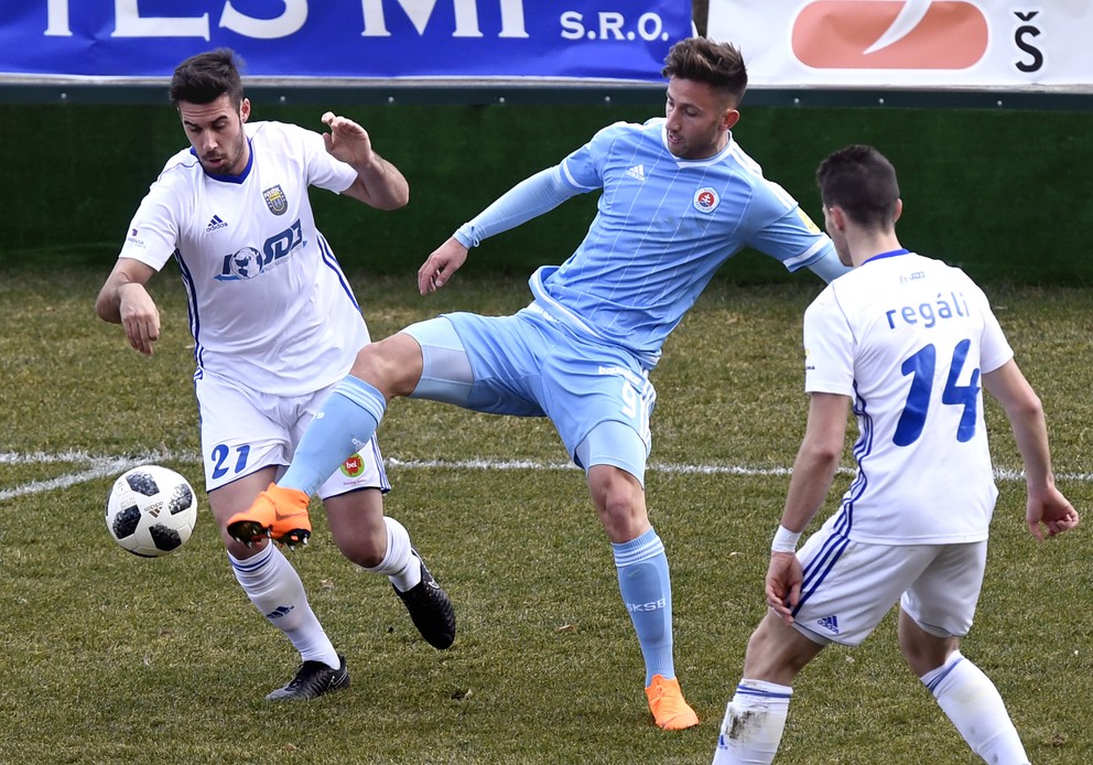 Andraž Šporar v drese Slovana.