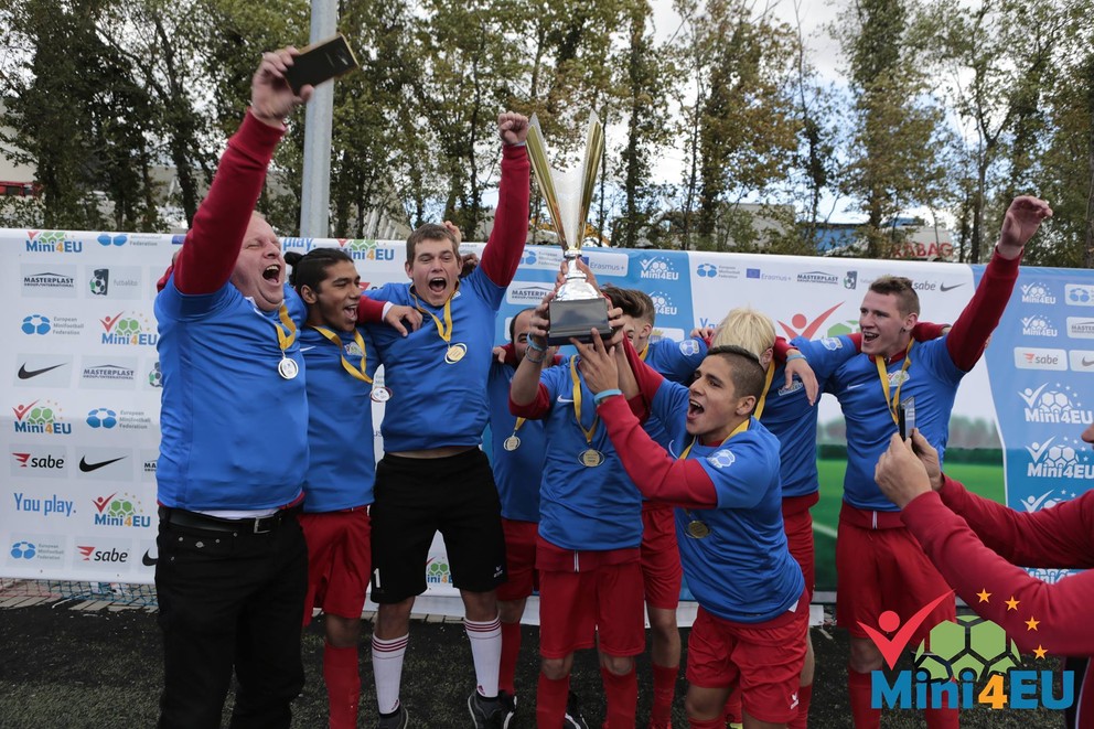 Chlapci zo Spojenej školy na Alejovej ulici. 