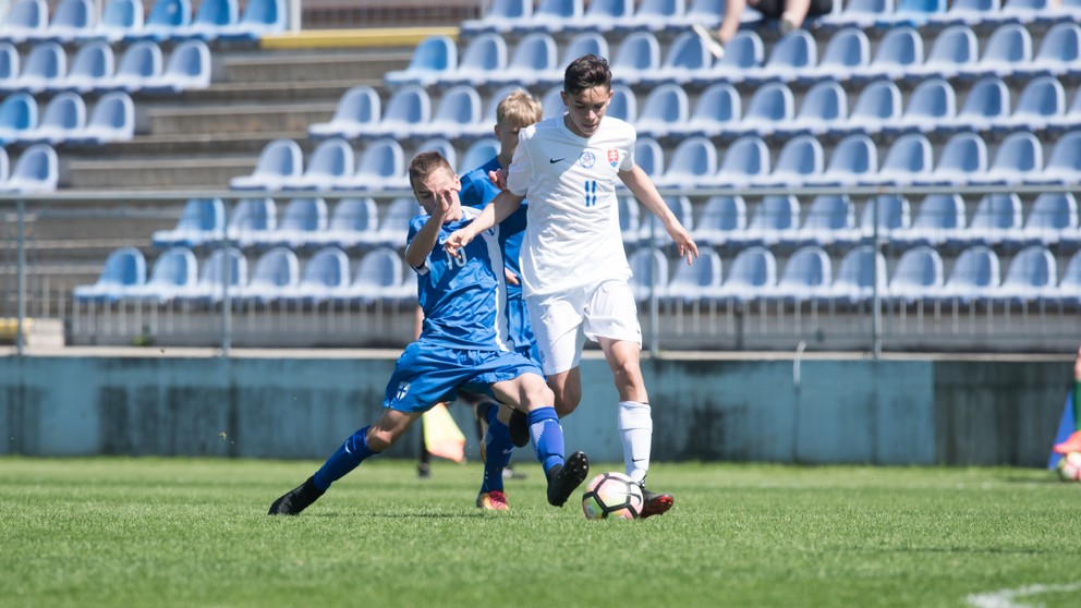 Lucas Demitra v drese slovenskej reprezentácie do 15 rokov.