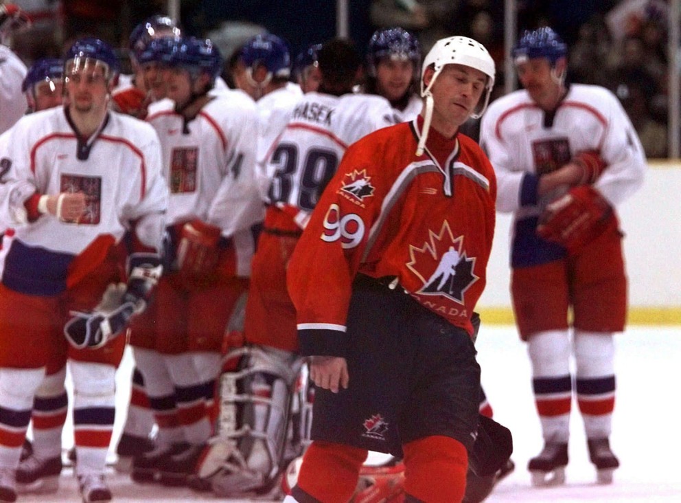 Wayne Gretzky po prehre v semifinále olympijského turnaja v Nagane proti Česku.