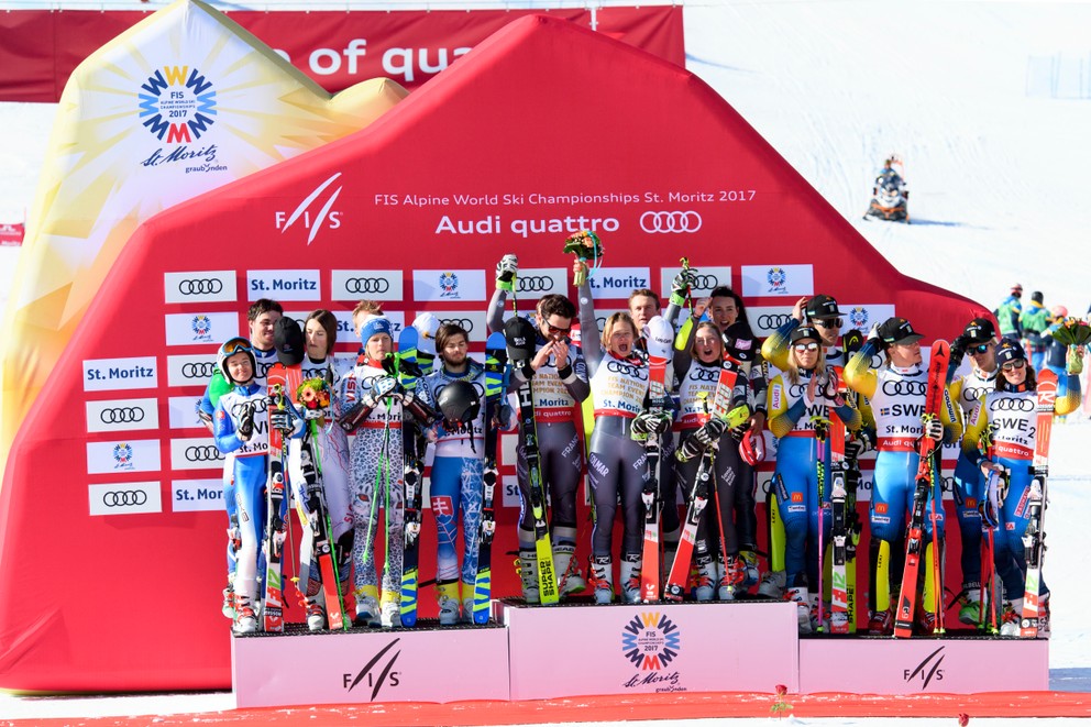 Medailisti z tímovej súťaže na MS v lyžovaní 2017 (vľavo strieborní Slováci).