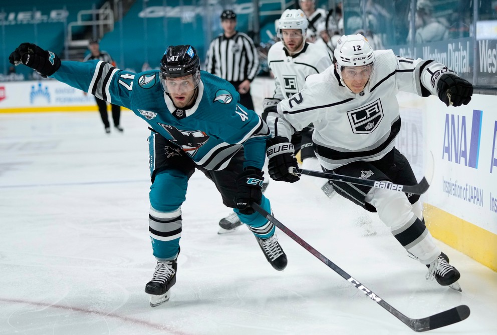 Christián Jaroš (vľavo) v akcii v zápase San Jose - Los Angeles.