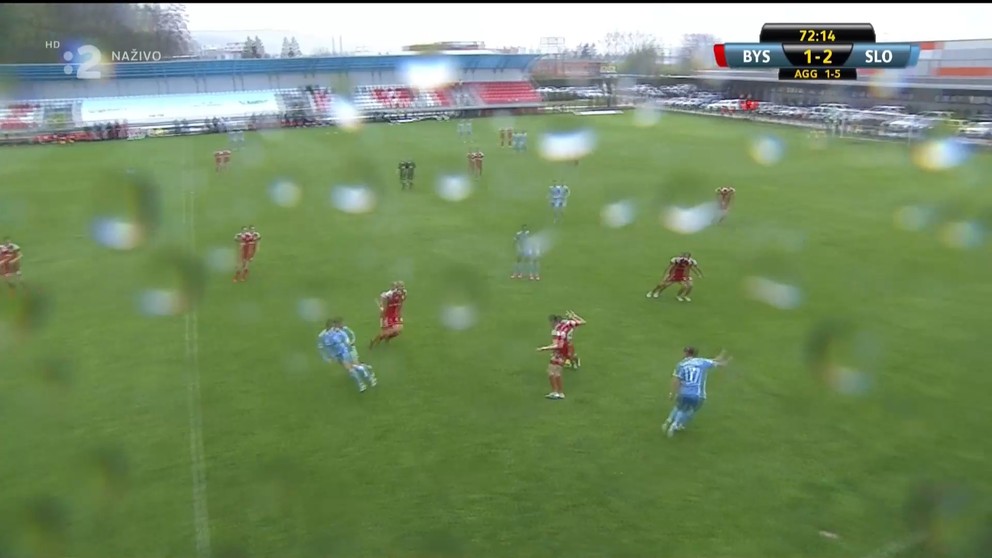 Pohľad hlavnej kamery RTVS na zápase Dukla Banská Bystrica - Slovan Bratislava.