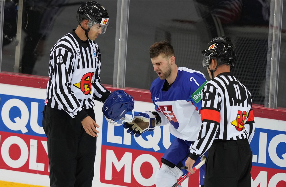 Mário Grman v zápase Slovensko - Veľká Británia na MS v hokeji 2021.