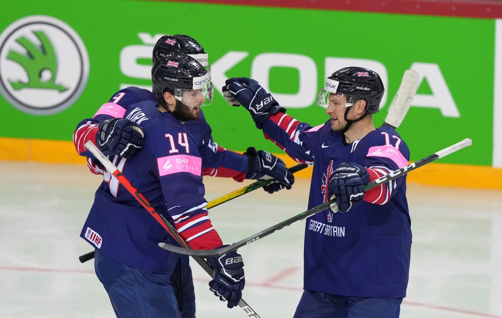 Radosť britských hokejistov po tom, čo strelili gól na MS v hokeji 2021 v zápase Slovensko - Veľká Británia.